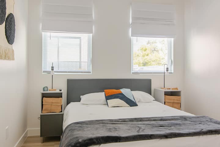 DHOMA E GJUMIT -- Shfaq një shëtitje virtuale 3D të pronës Këtu: https://tinyurl.com/y6hx8a9e