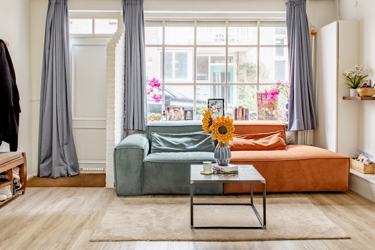 Top Airbnb: Beautiful stand-alone house right in city centre in Jordaan