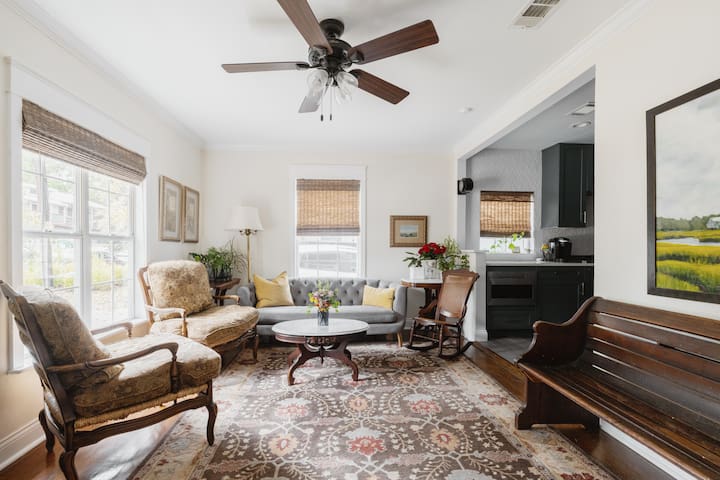 Cute 40s Cottage w/ Pool and huge fenced backyard. gallery image 5