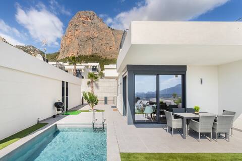Lovely house with private pool