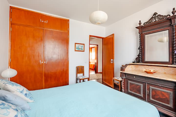 Blue Room, Upper Floor