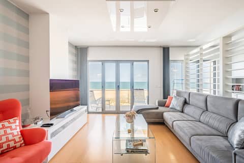 Top performing Airbnb: Luxury apartment with sea view! in Nazaré