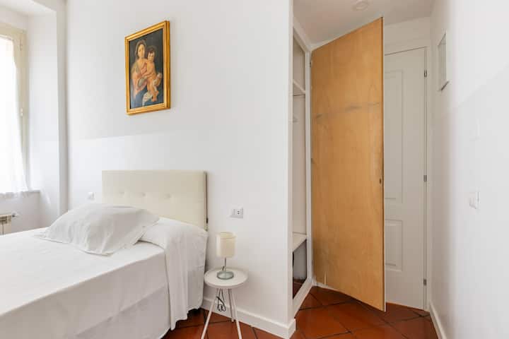 Нощни шкафчета, огледала, килер . Всичко, от което се нуждаете!