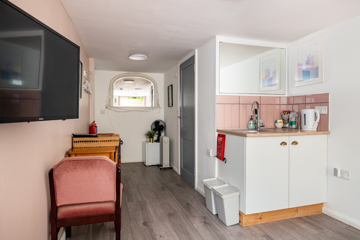 Top performing Airbnb: Self Contained studio with private entrance in The City Of Brighton And Hove