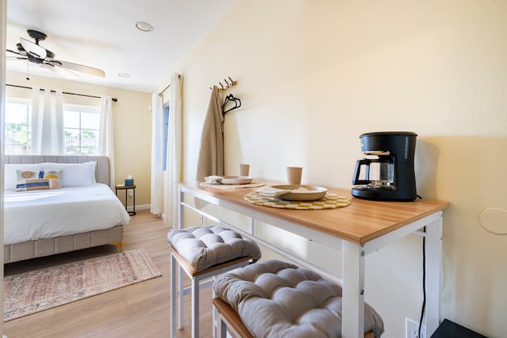 The Gobi Casita, Kitchenette, Tv,  Free Parking - Coachella, CA