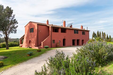 Villa between Verde and sea
