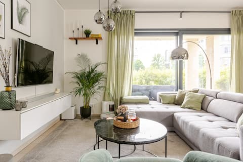 Popular Airbnb listing: Modern 100m² Apartment + Garden in Junkersdorf