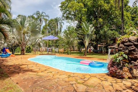 Farmhouse with Heated Pool and Fireplace - 5' Goiânia
