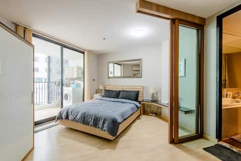 Fully Equipped Spacious Studio near Thonglor BTS