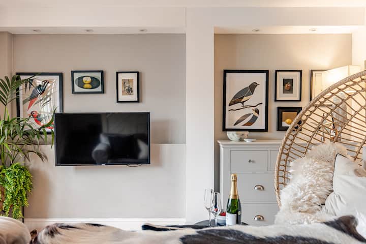 Stylish 1-bed House: Central Witney, Free Parking - Cotswolds