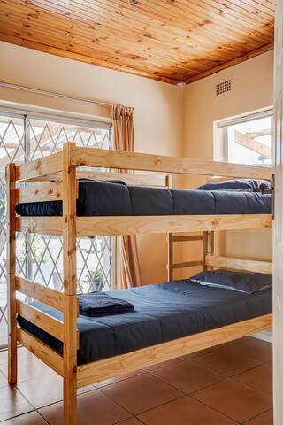 Family home between the 2 oceans gallery image 4