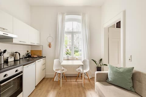 Top Airbnb: Cozy 2-room old building apartment in the List in List