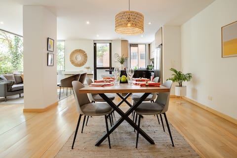 Virrey Park facing 2BR, 2Bath, Parking, Fast WI-FI