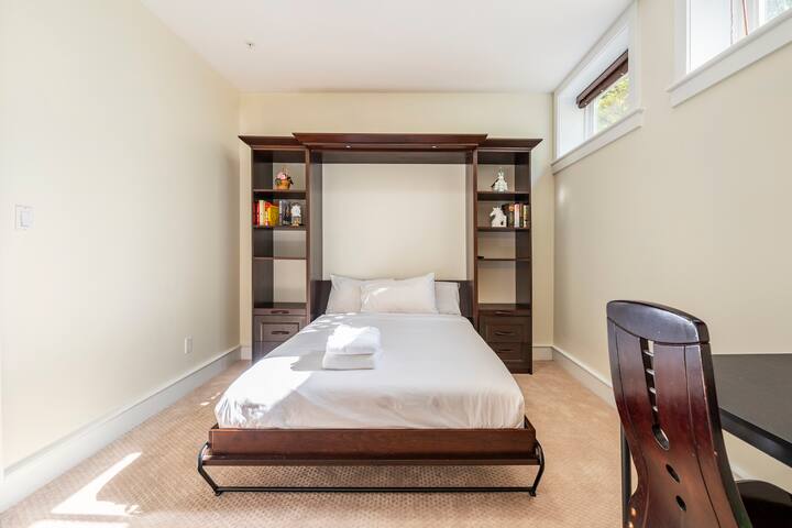 Spacious 4 Bed 2 Bath Basement Suite in Oakridge gallery image 4