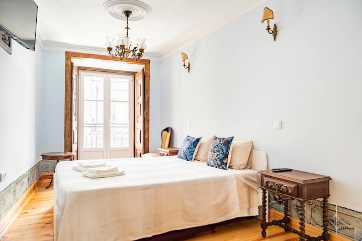 Cozy Alfama Flat  Authentic Lisbon Charm - Alfama