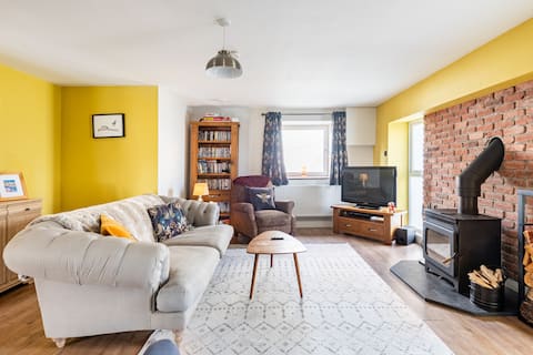 Tranquil Anglesey chapel home