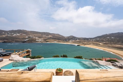 Villa Barbarossa - Elegant Beachfront Retreat