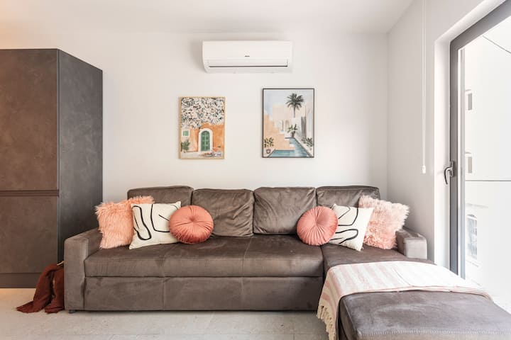 Charming Studio With Private Balcony - La Valeta