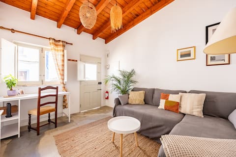 Imóvel de sucesso: Cozy Townhouse With Private Patio em Vila Do Bispo E Raposeira