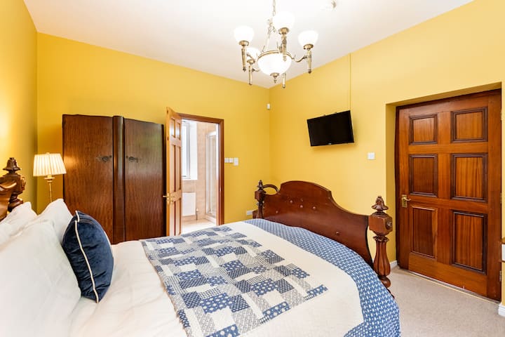 Schlafzimmer 1