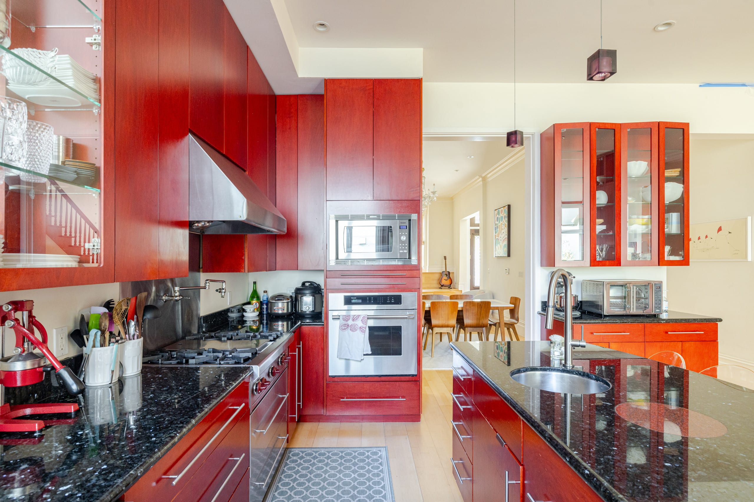 Home in San Francisco · ★4.94 · 3 bedrooms · 3 beds · 2.5 baths - Image 10