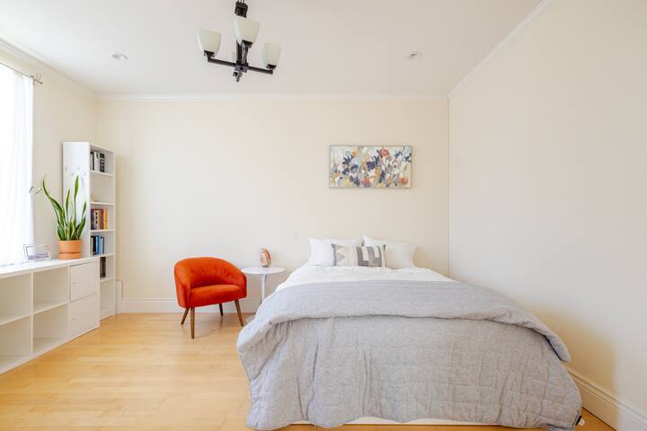 Convenient Lower Pacific Heights Grand Victorian gallery image 3