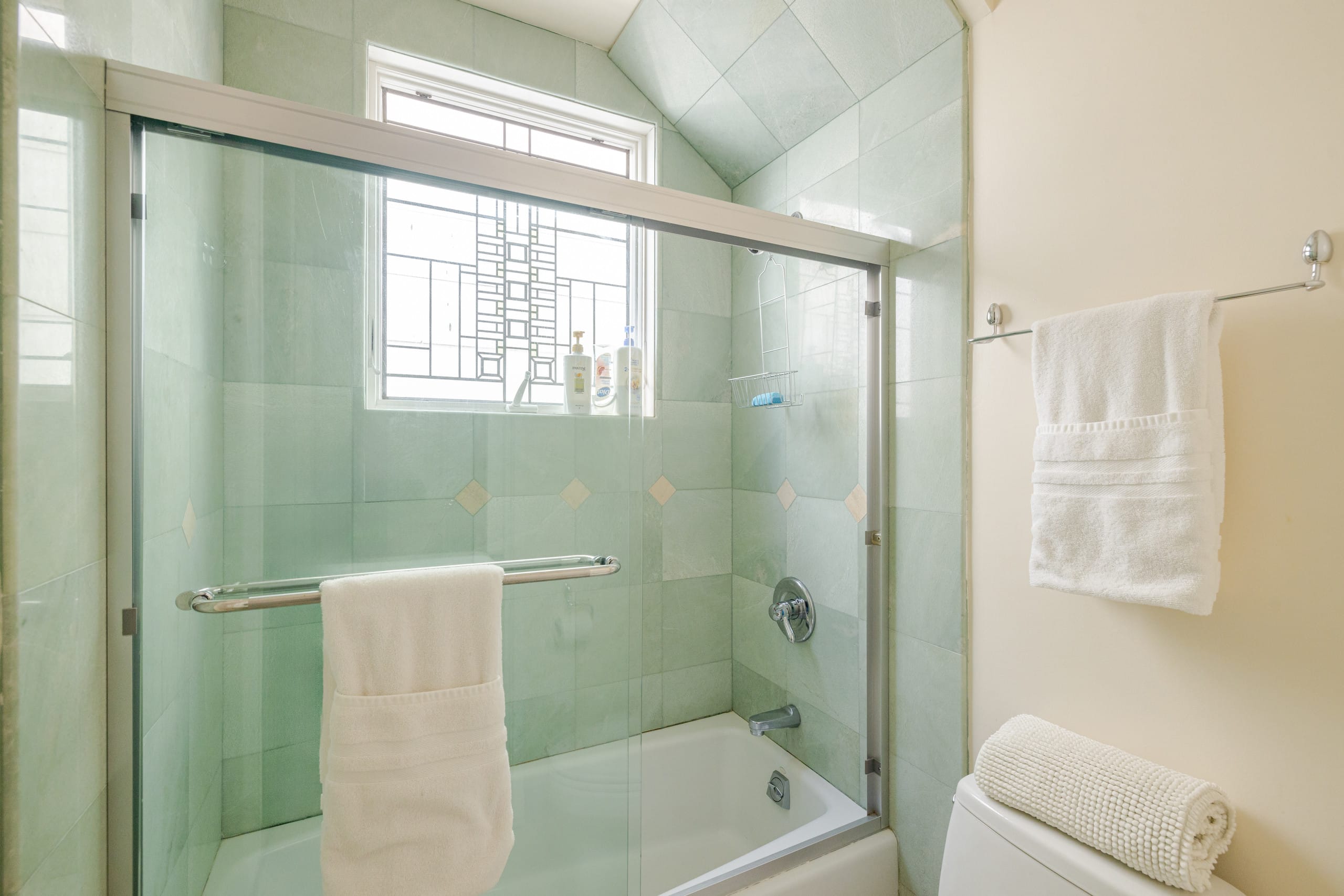Home in San Francisco · ★4.94 · 3 bedrooms · 3 beds · 2.5 baths - Image 31