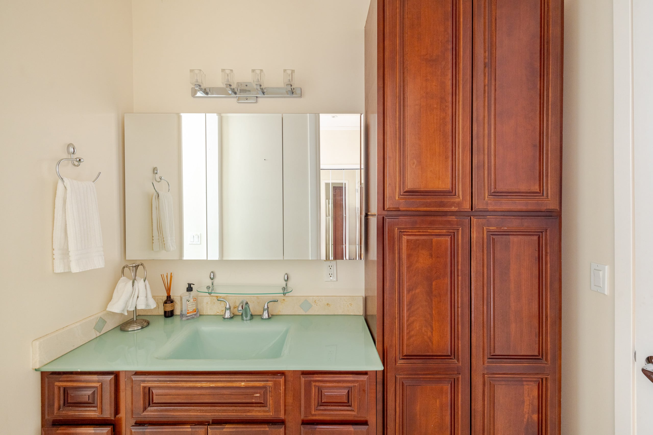 Home in San Francisco · ★4.94 · 3 bedrooms · 3 beds · 2.5 baths - Image 33