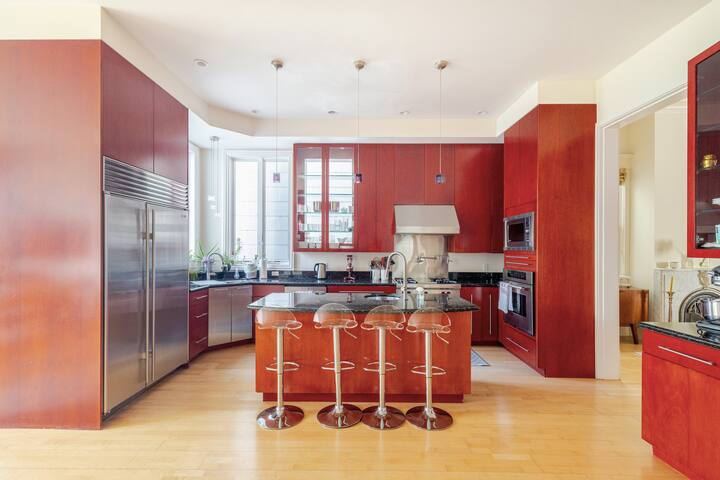 Convenient Lower Pacific Heights Grand Victorian gallery image 4