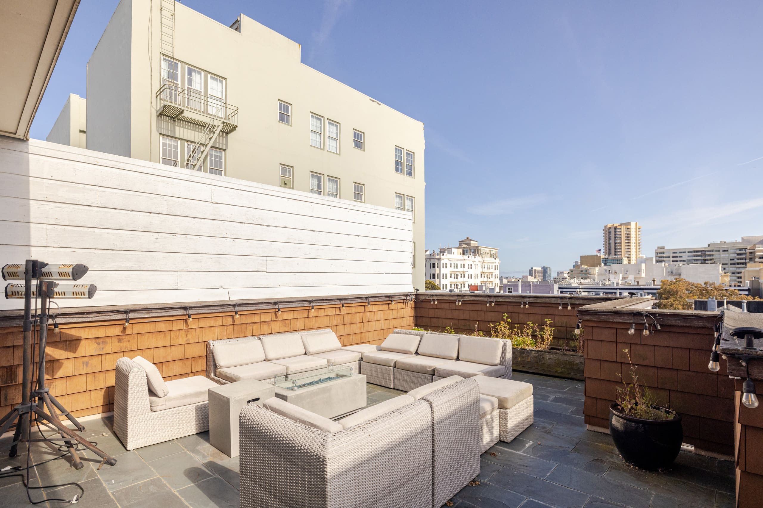 Home in San Francisco · ★4.94 · 3 bedrooms · 3 beds · 2.5 baths - Image 37