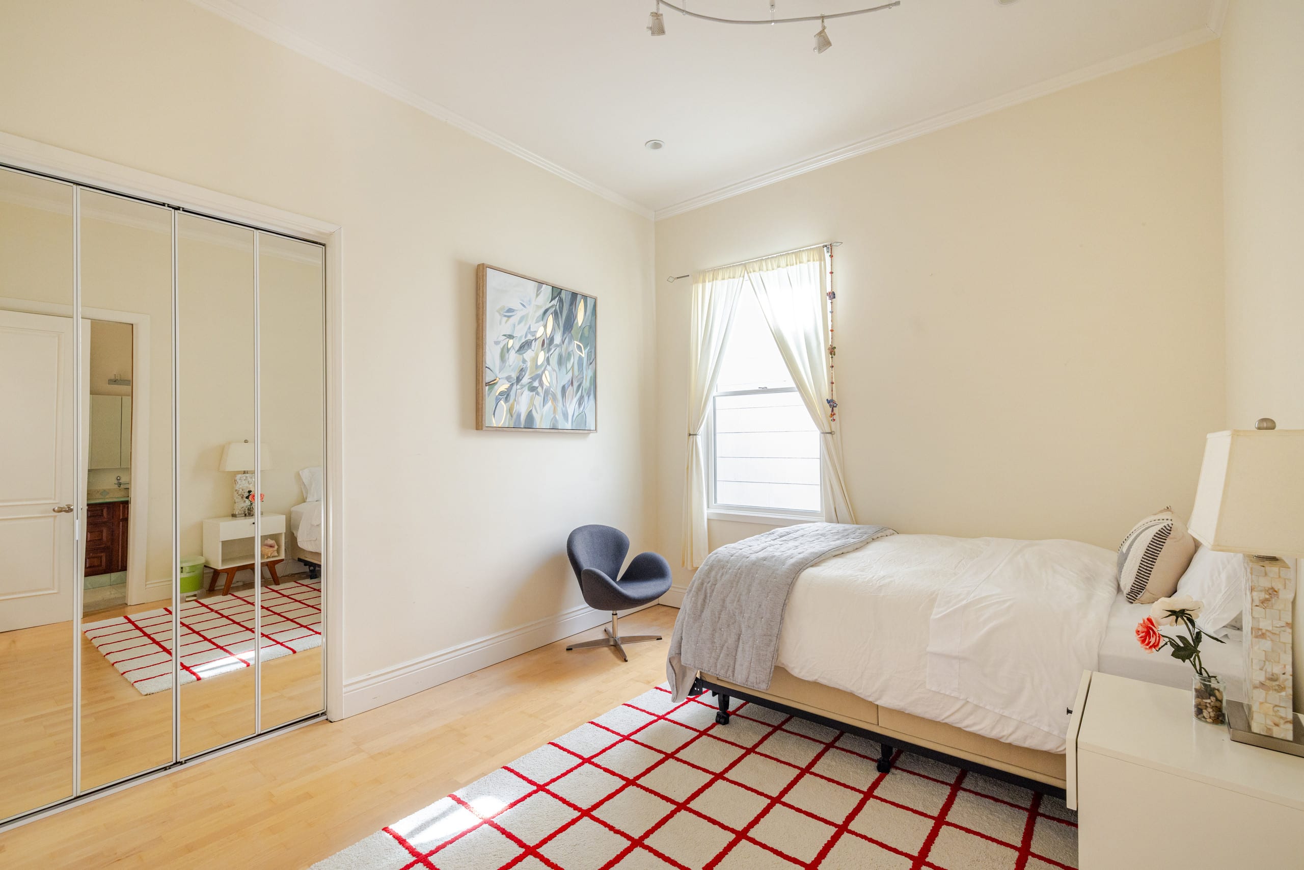 Home in San Francisco · ★4.94 · 3 bedrooms · 3 beds · 2.5 baths - Image 18
