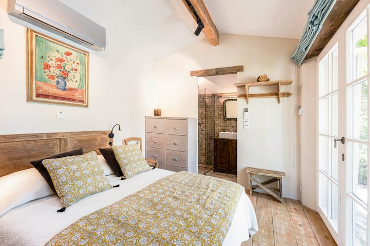 Studio bedroom