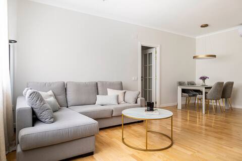 Room with private bathroom 20 minutes from downtown BCN