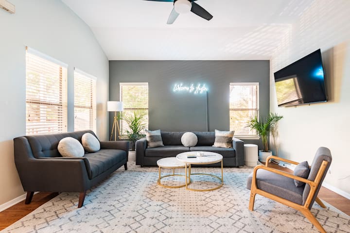 Heated Plunge Pool + 5 min to UT/10 min to DT