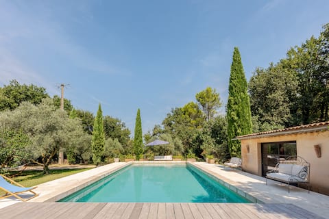 Renovated farmhouse in the heart of Luberon