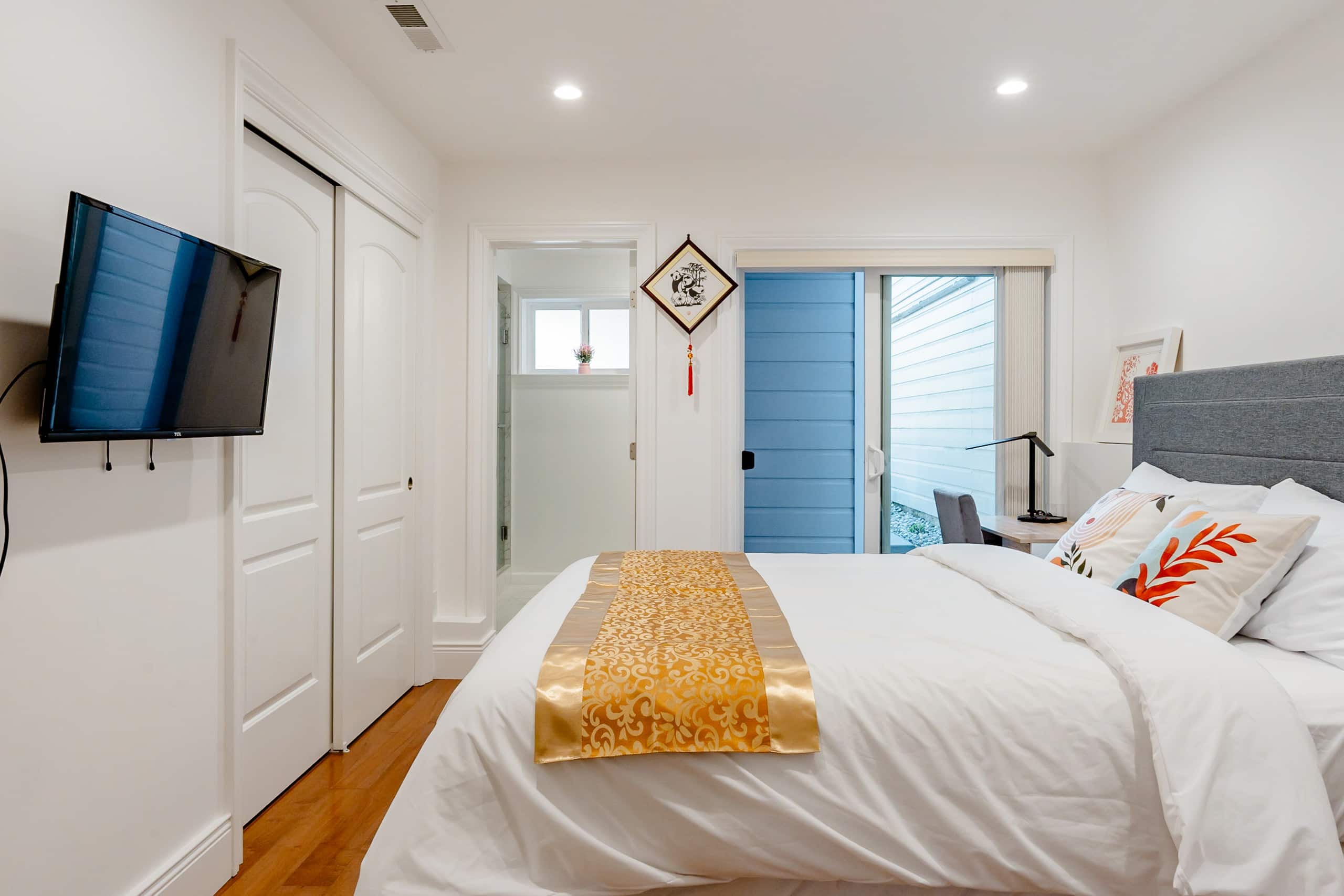 Home in San Francisco · ★4.96 · 2 bedrooms · 2 beds · 2 baths - Image 1