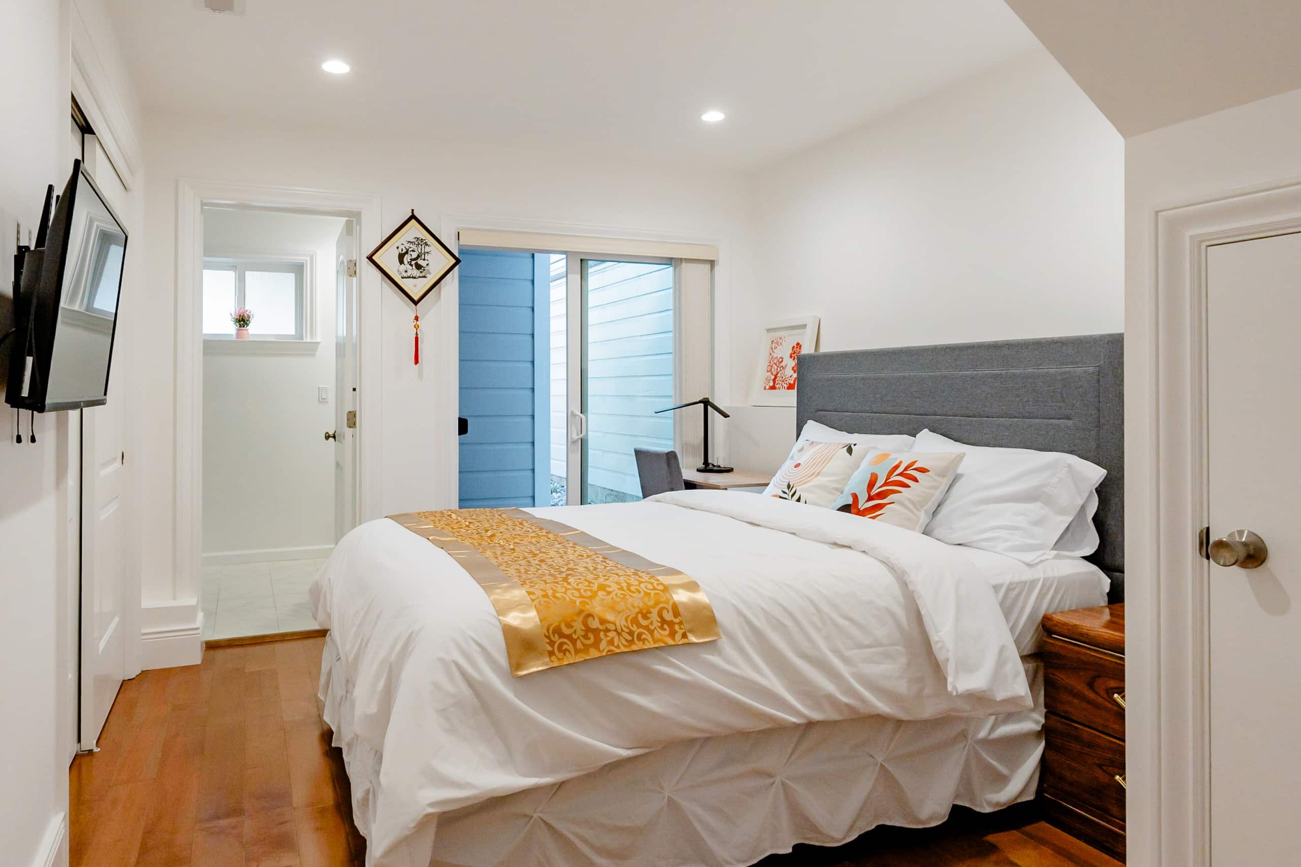 Home in San Francisco · ★4.96 · 2 bedrooms · 2 beds · 2 baths - Image 10