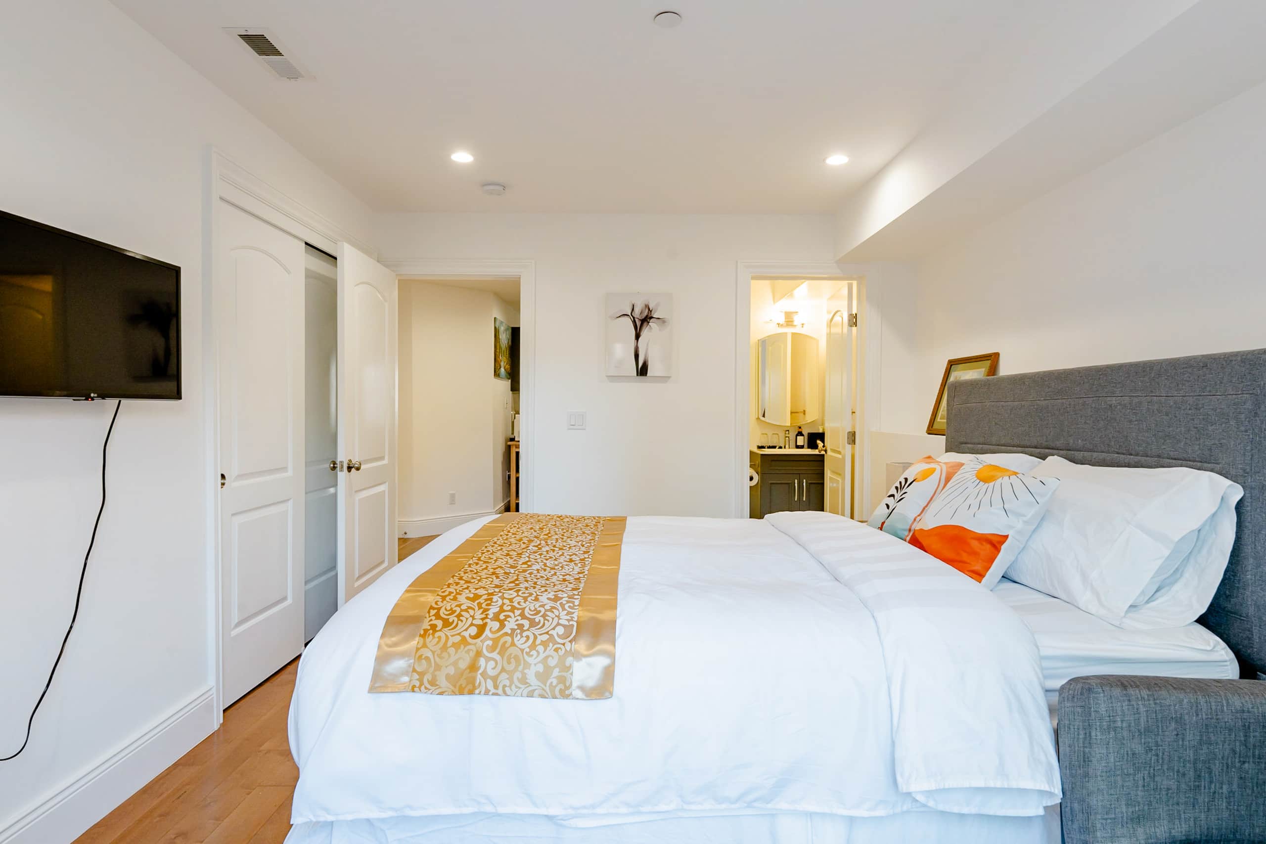 Home in San Francisco · ★4.96 · 2 bedrooms · 2 beds · 2 baths - Image 24