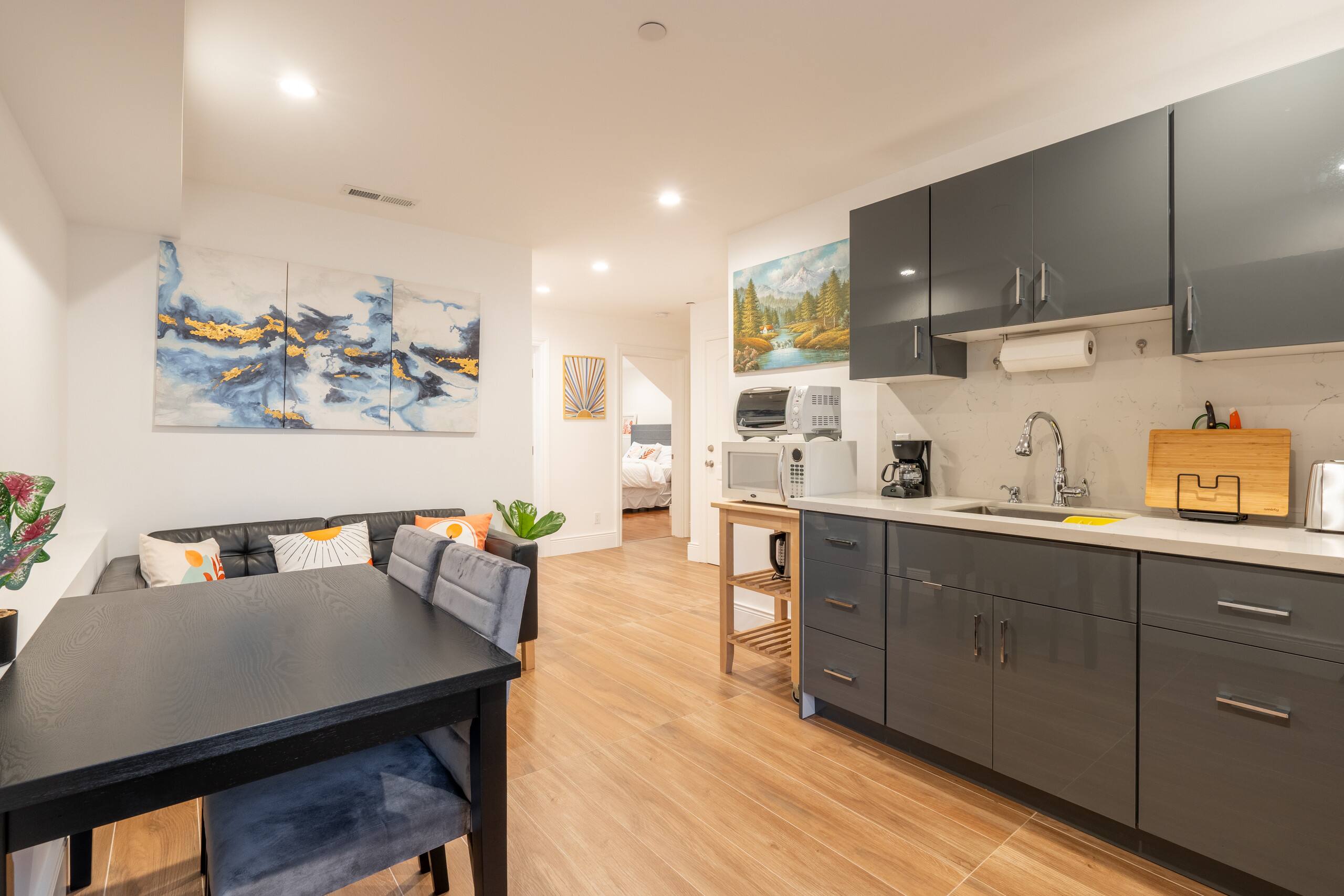 Home in San Francisco · ★4.96 · 2 bedrooms · 2 beds · 2 baths - Image 7