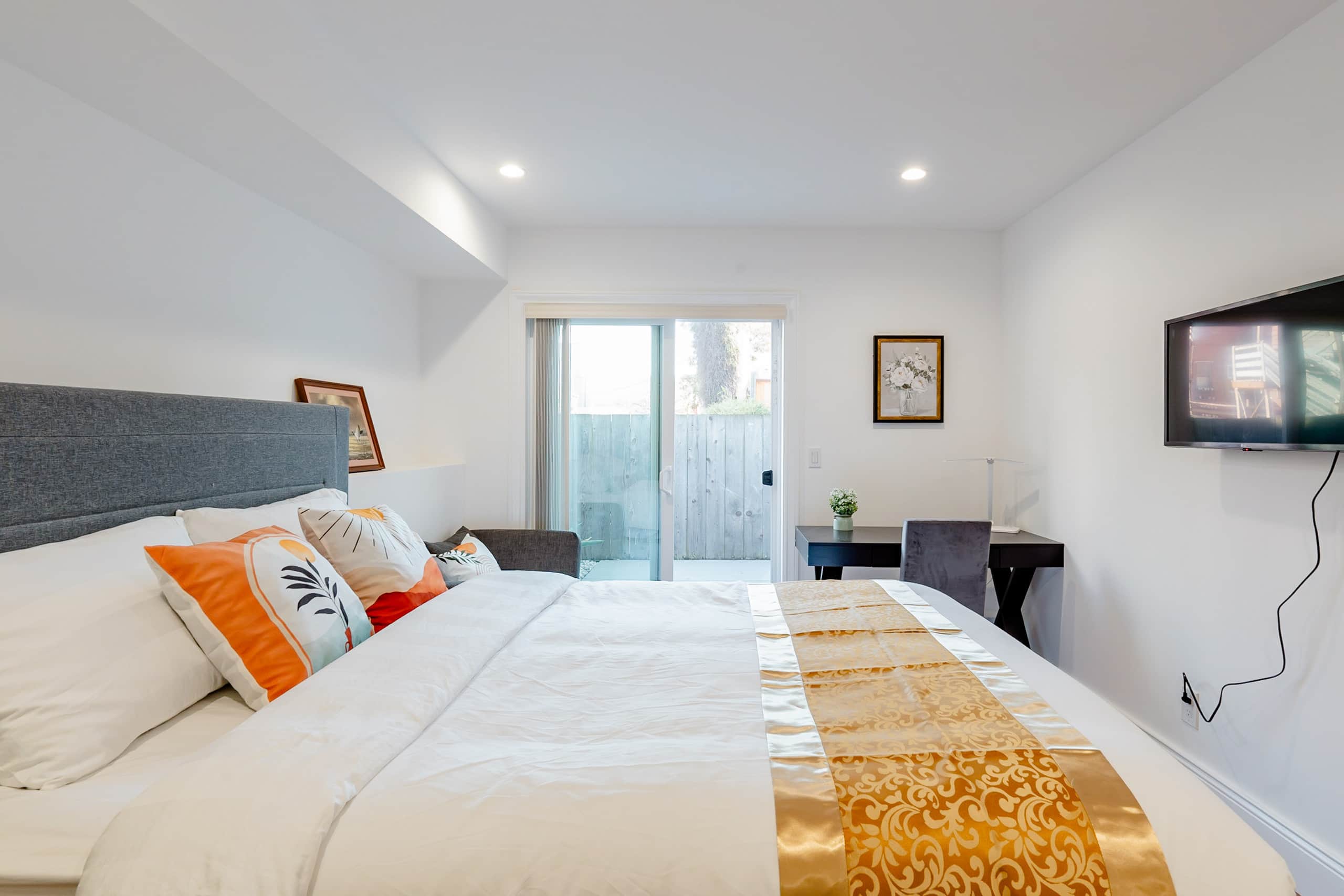 Home in San Francisco · ★4.96 · 2 bedrooms · 2 beds · 2 baths - Image 13