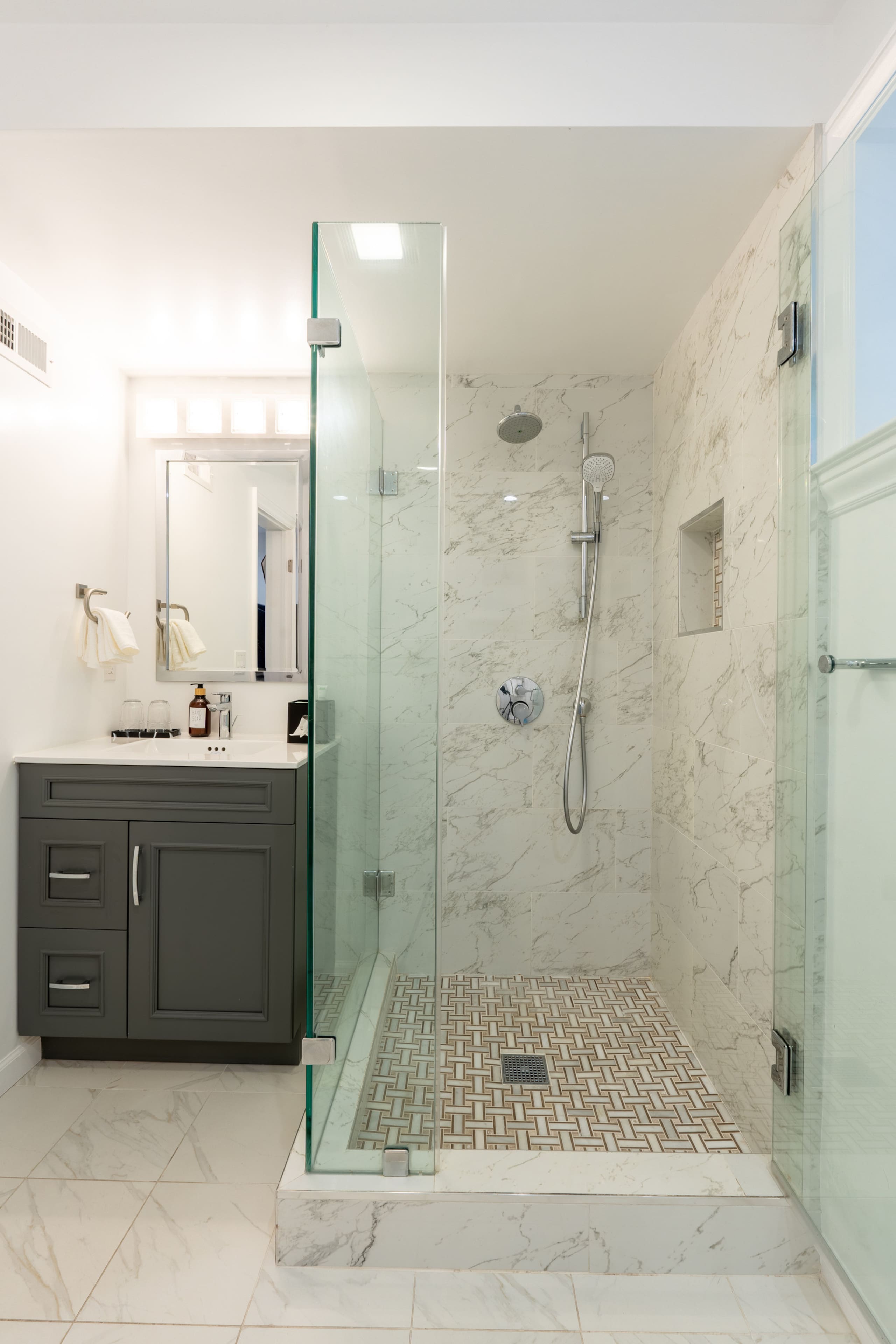 Home in San Francisco · ★4.96 · 2 bedrooms · 2 beds · 2 baths - Image 15