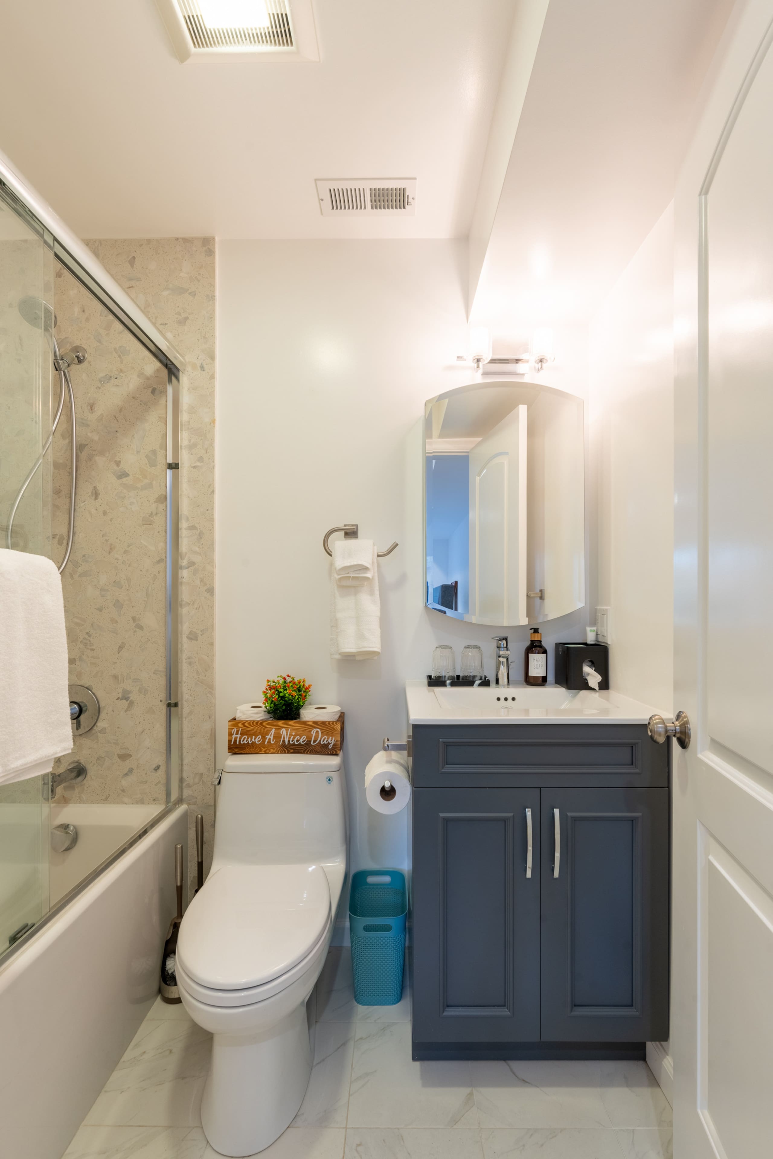 Home in San Francisco · ★4.96 · 2 bedrooms · 2 beds · 2 baths - Image 18