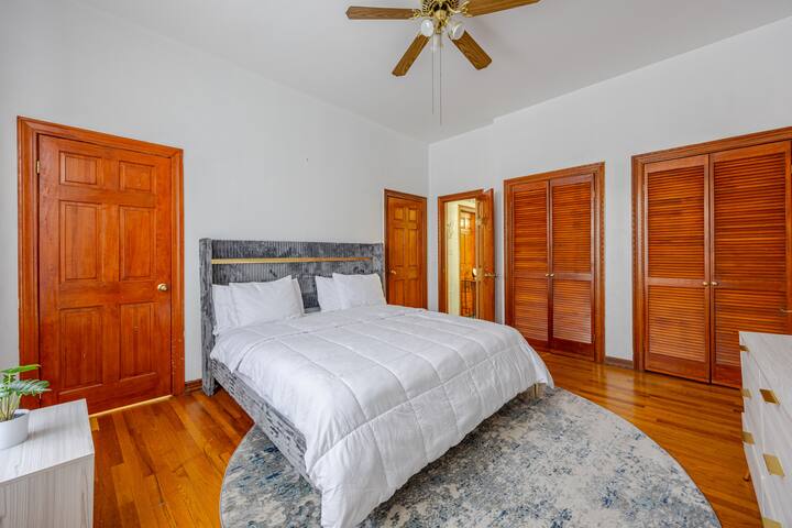 @the Chillspot Duplex ( KNG sz Bds) 3 bathrooms gallery image 4