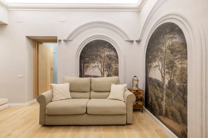 Large and historic apartment in Vatican Museums gallery image 2