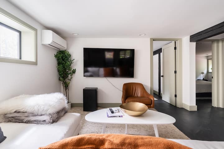 Stylish Wallingford Retreat - Walk To Gas Works - University Village - Seattle