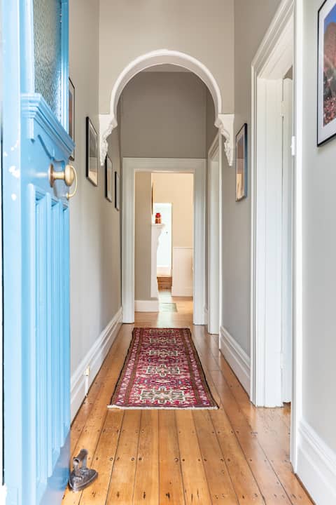 Top performing Airbnb: 2 bedroom house opposite Carriageworks, Newtown. in Newtown