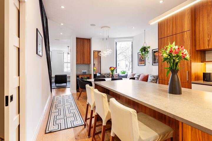 Beautiful new Georgetown home gallery image 3