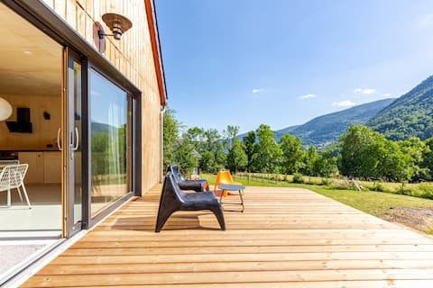 Pyrenean Cottage / Garden & View