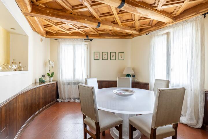 DolceVita: 5 steps to Trevi Fountain&Spain Square! gallery image 5