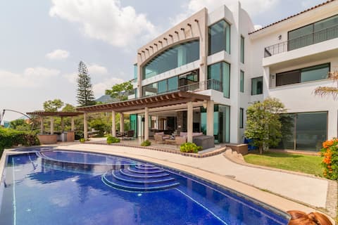 A residence with panoramic lake and mountain views